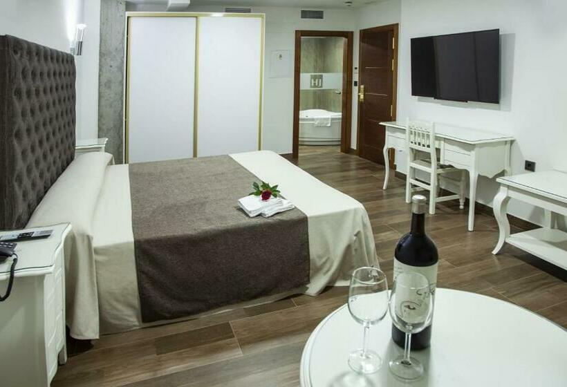 اتاق استاندارد, Julián