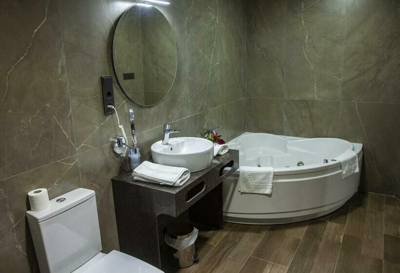 اتاق استاندارد, Julián