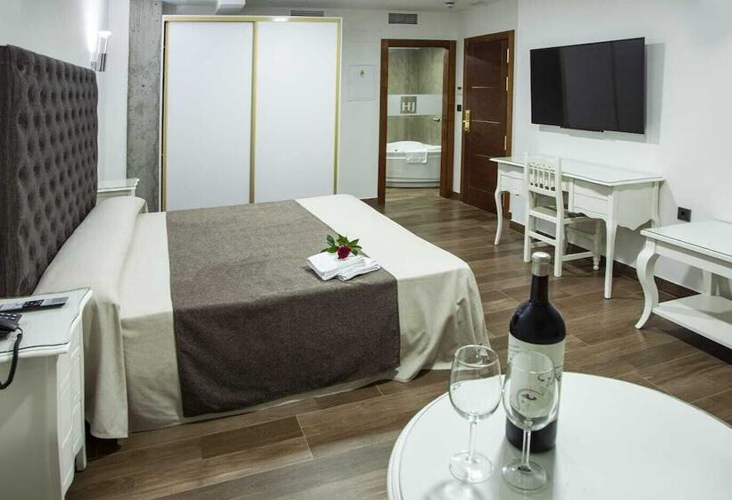 اتاق استاندارد, Julián