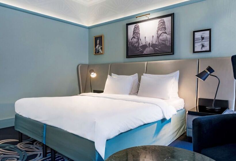 جناح جونيور, Radisson Royal Hotel, St. Petersburg