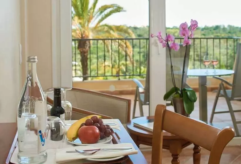 اتاق اساندارد با چشم‌انداز جانبی به دریا, Ria Park Hotel & Spa