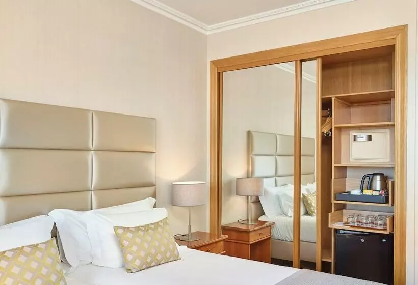اتاق اساندارد با چشم‌انداز جانبی به دریا, Ria Park Hotel & Spa