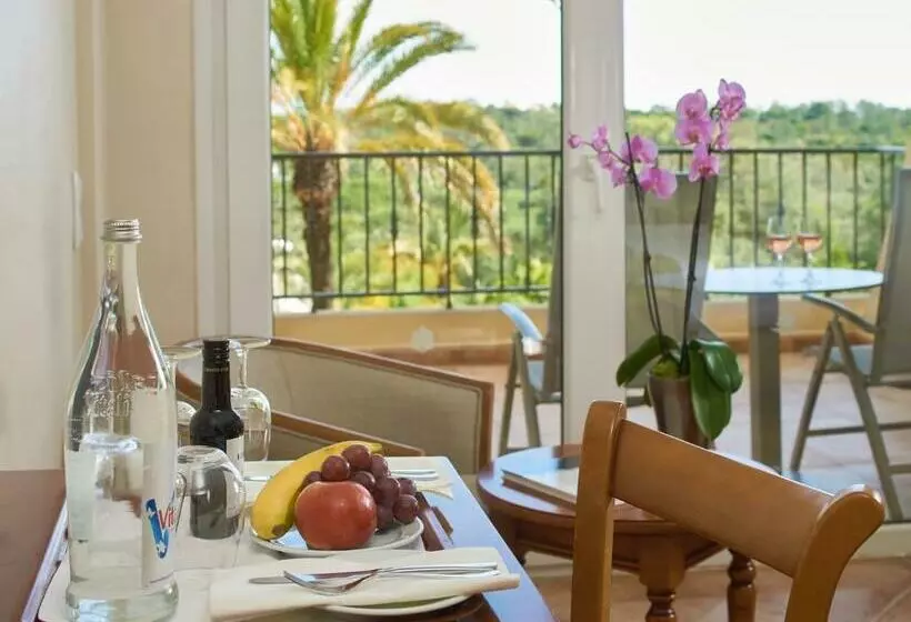 اتاق خانوادگی با چشم‌انداز جانبی دریا, Ria Park Hotel & Spa
