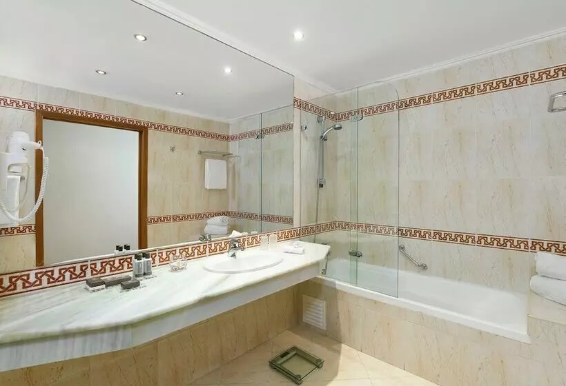 اتاق پریمیوم با چشم‌انداز باغ, Ria Park Hotel & Spa