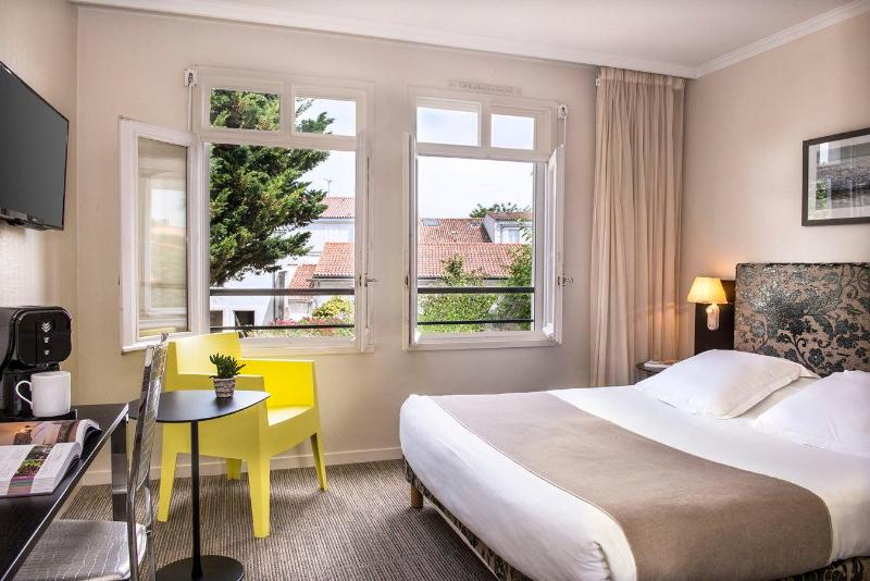 اتاق سوپریور سه تخته, Le Saint Nicolas Hôtel