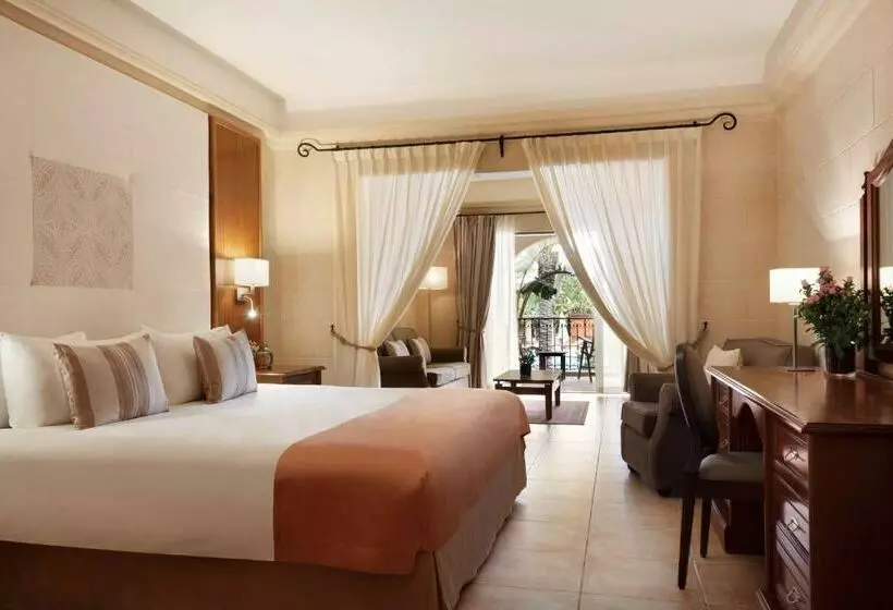 سوییت جونیور با چشم‌انداز استخر, Kempinski Hotel San Lawrenz