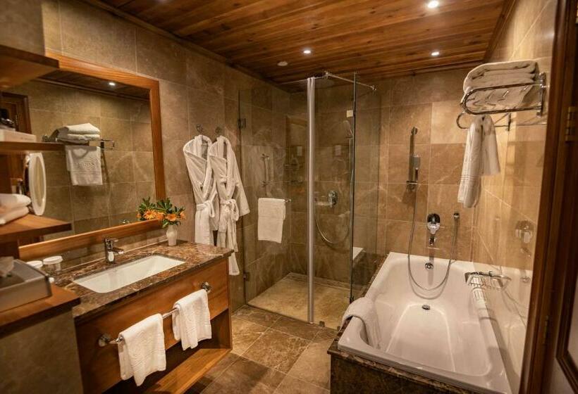 سوییت جونیور با چشم‌انداز استخر, Kempinski Hotel San Lawrenz
