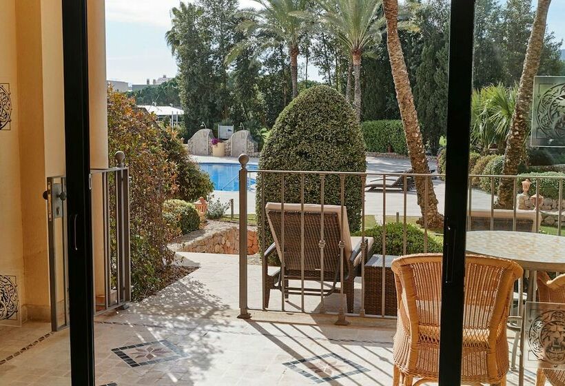 Номер Deluxe Вид на Бассейн, Steigenberger Hotel And Resort Camp De Mar