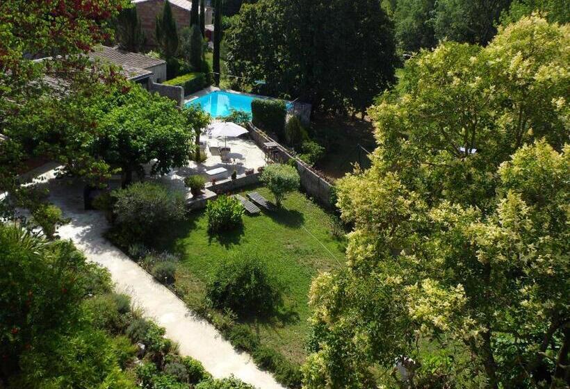 Трехместный Номер Стандарт Вид на Бассейн, Logis Des Magnans   Le Murier