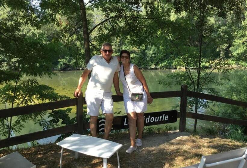 Трехместный Номер Стандарт Вид на Бассейн, Logis Des Magnans   Le Murier