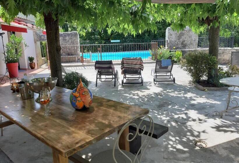 Номер Стандарт Вид на Сад, Logis Des Magnans   Le Murier