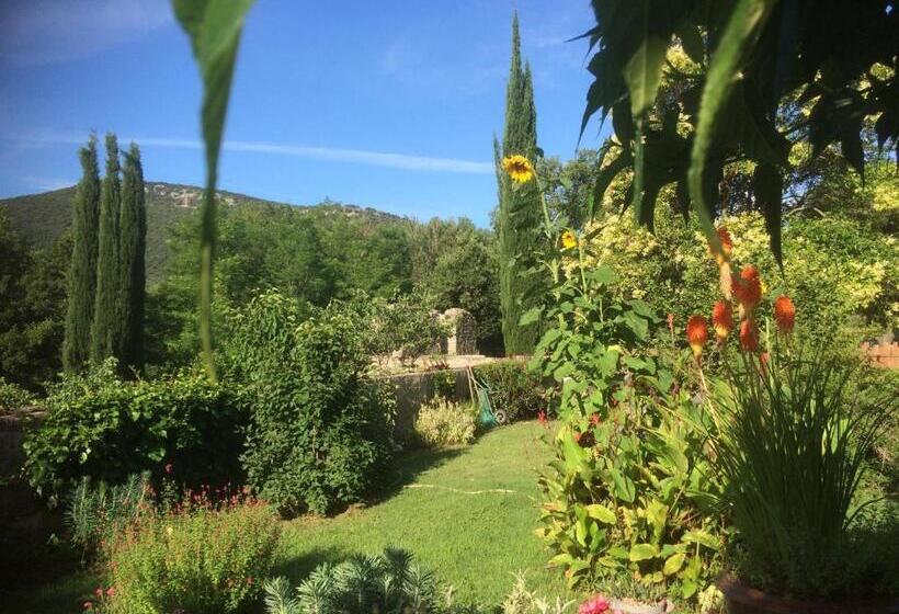 Номер Стандарт Вид на Сад, Logis Des Magnans   Le Murier