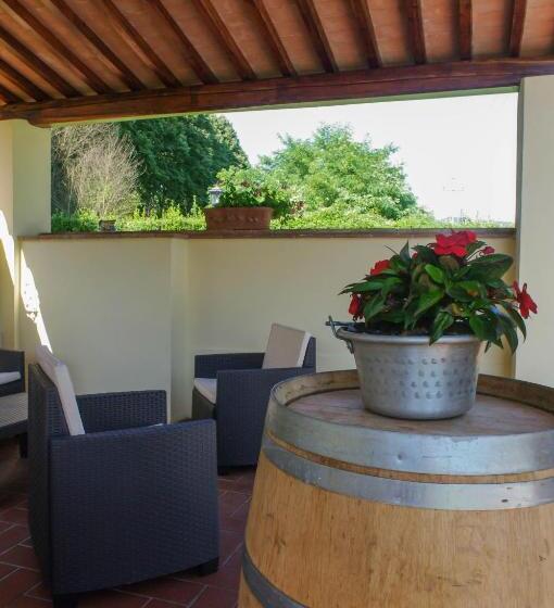 آپارتمان 1 خوابه همکف, Casale La Fata Tipico Toscano Immerso Nelle Colline Tra Lucca E Versilia, 6 Appartamenti Indipenden