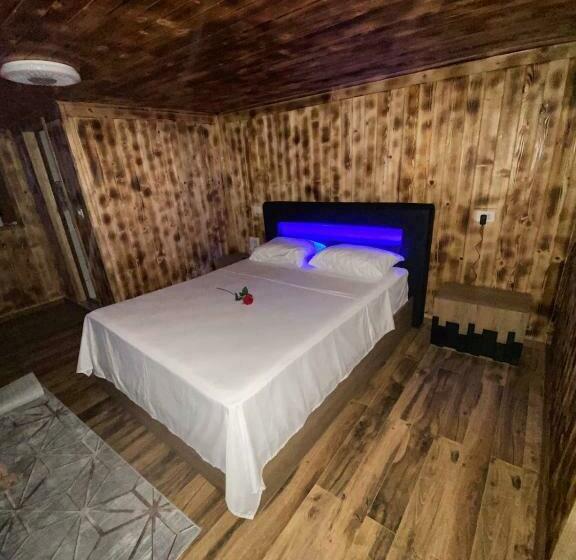 اتاق لوکس, Hostel Kukaj