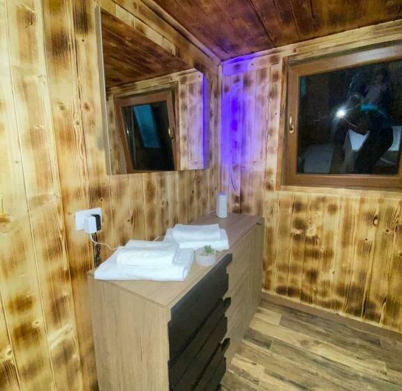 اتاق لوکس, Hostel Kukaj