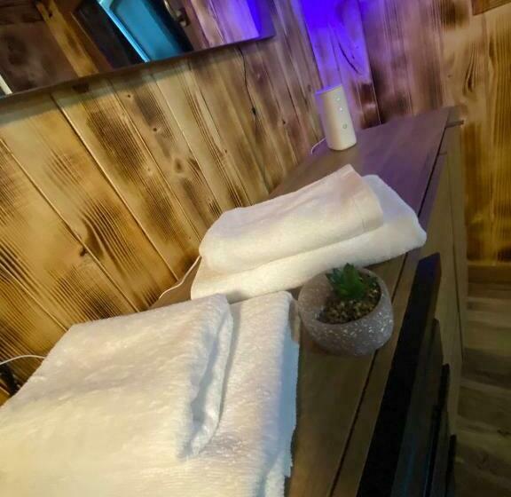 اتاق لوکس, Hostel Kukaj