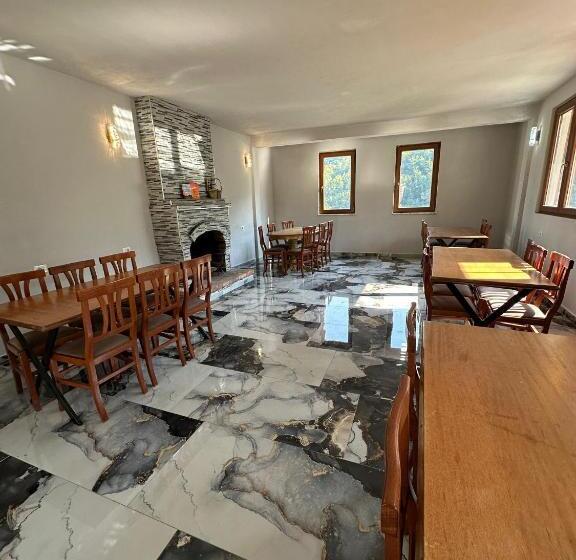 اتاق لوکس, Hostel Kukaj