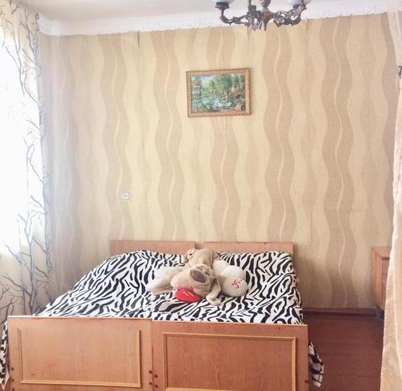 اتاق ساده سه نفره, Kazbegi 1