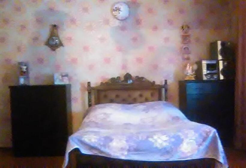 اتاق ساده سه نفره, Kazbegi 1