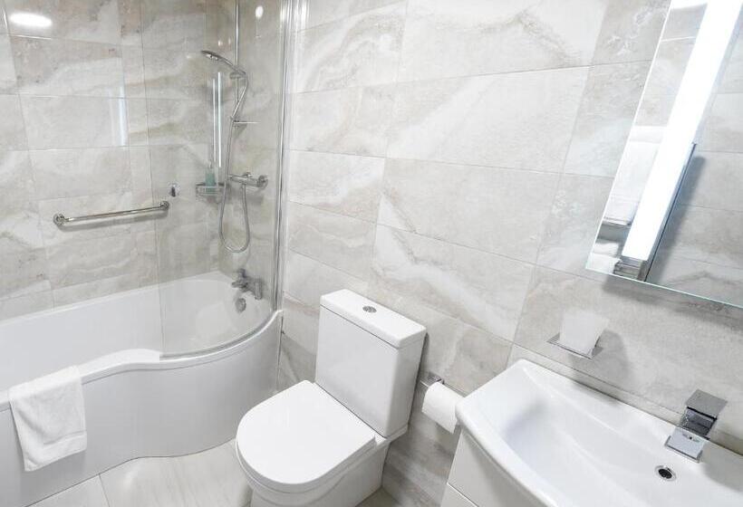 חדר סופריור, Whispering Pines