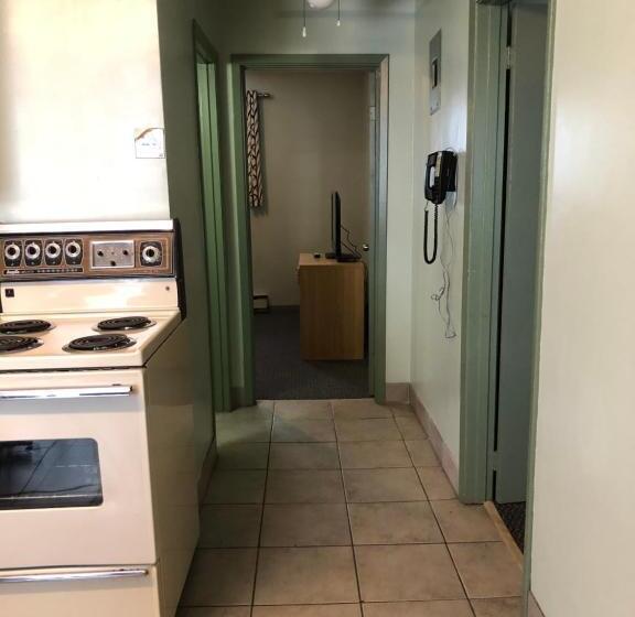 جناح عائلي, Chimo Motel