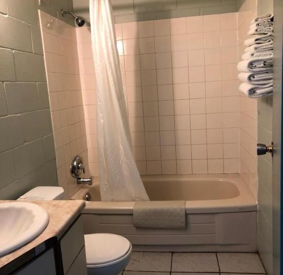 جناح إدارى, Chimo Motel