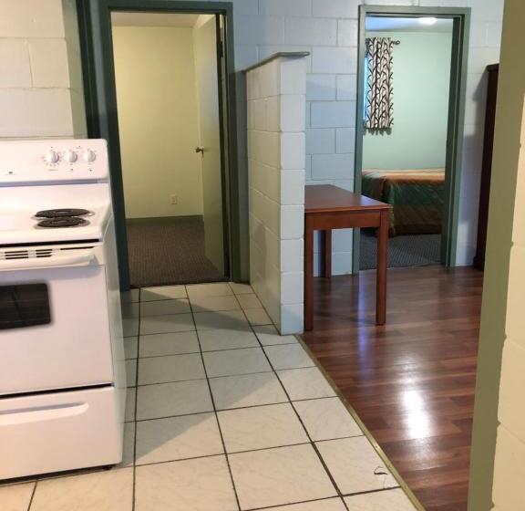 جناح إدارى, Chimo Motel