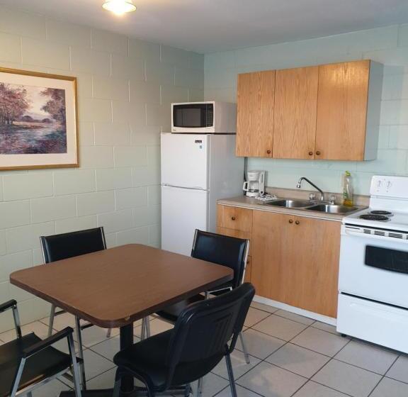 جناح إدارى, Chimo Motel