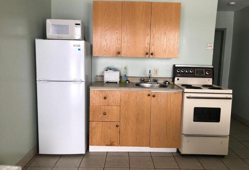 جناح, Chimo Motel