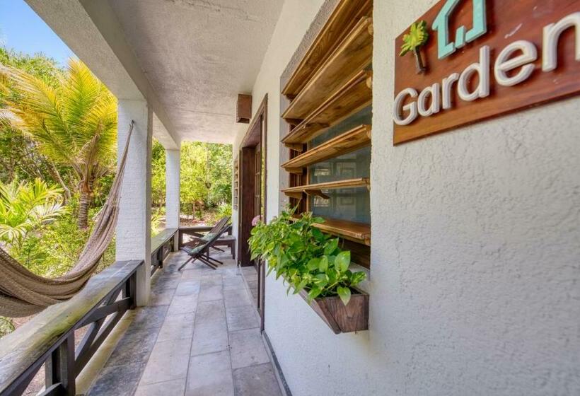 استودیوی لوکس, Camp Bay Lodge