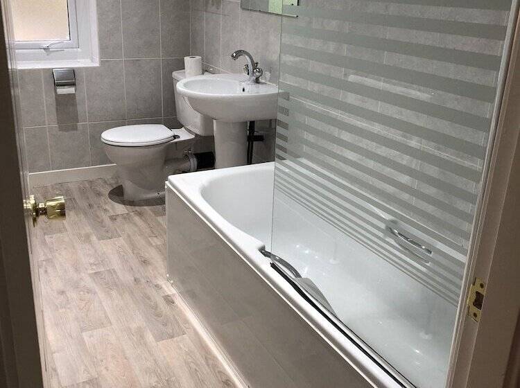 Семейный Номер, Burton Lodge Guest House & Spa