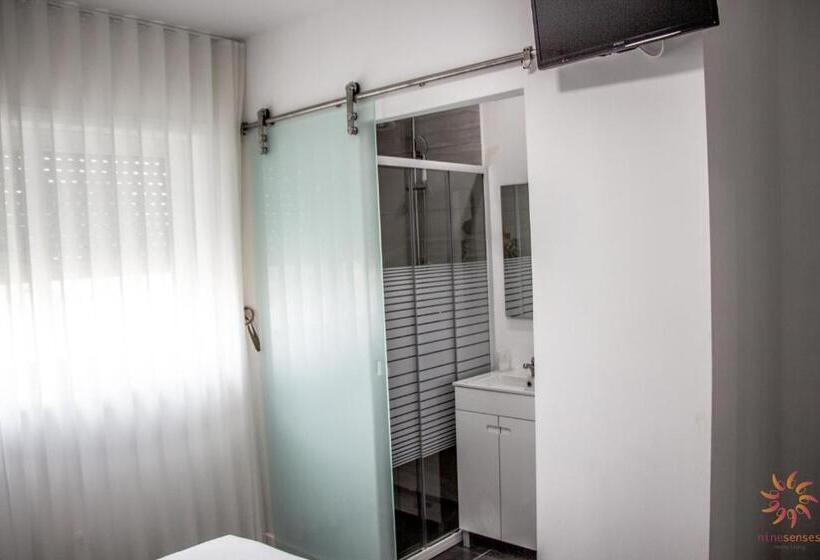 스위트 킹사이즈 침대, Nine Senses