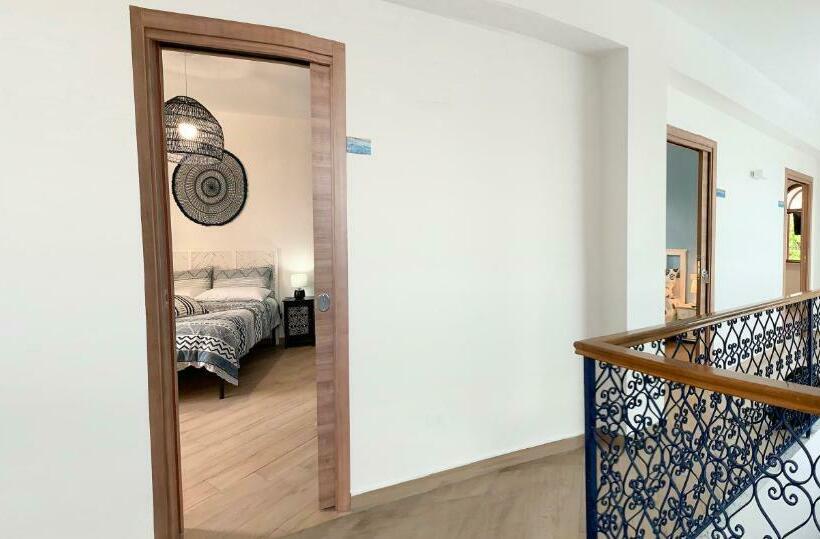 غرفة قياسية, Gli Archi Sul Mare