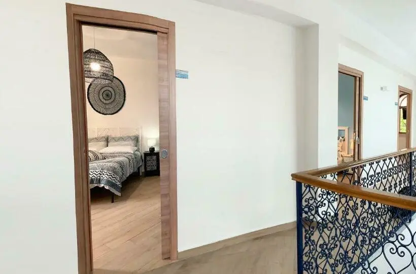 اتاق استاندارد, Gli Archi Sul Mare