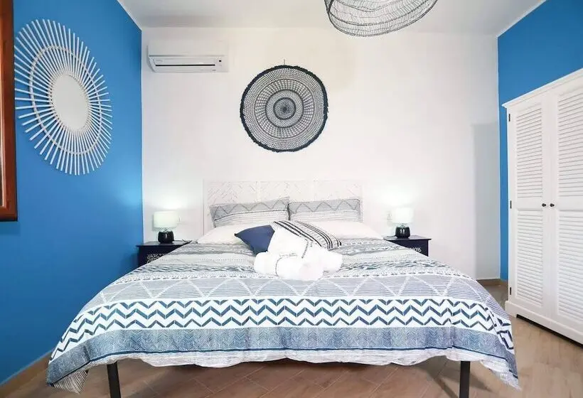 اتاق لوکس با چشم‌انداز دریا, Gli Archi Sul Mare