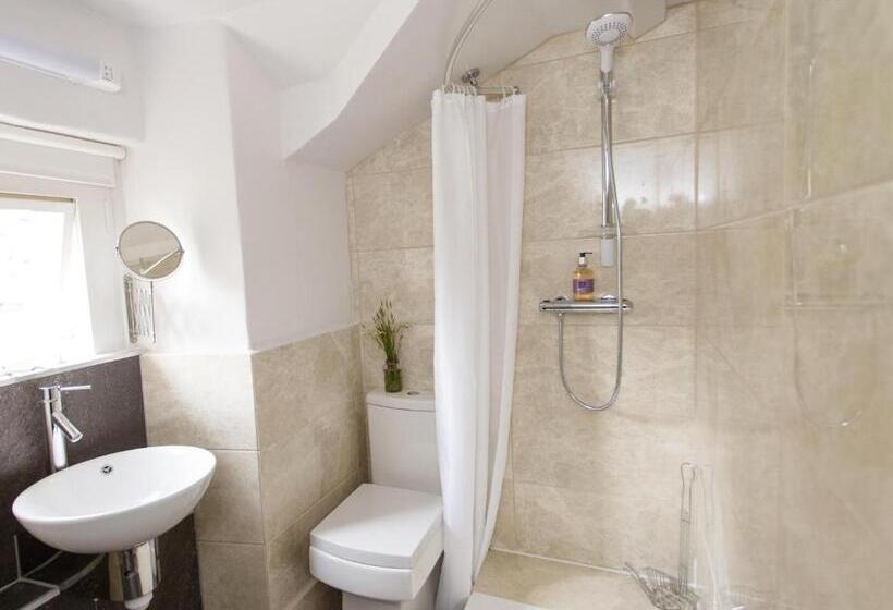 جناح عائلي, Lancrigg