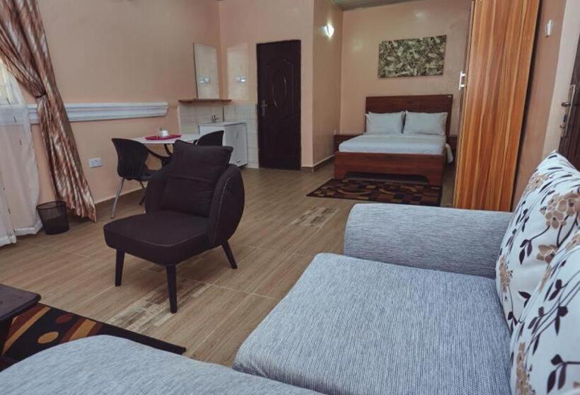 سوئیت جونیور با چشم‌انداز کوهستان, Koraf Hotels