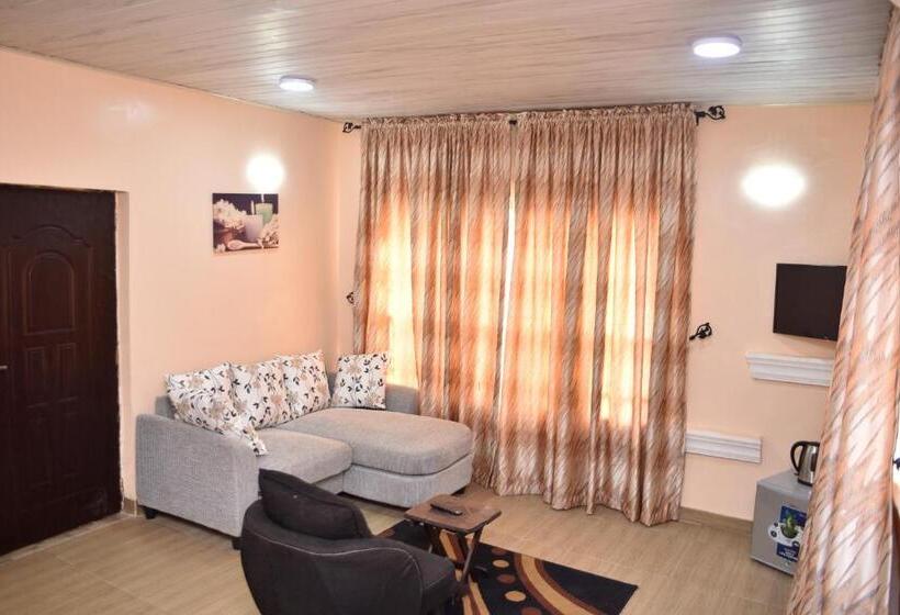 سوئیت جونیور با چشم‌انداز کوهستان, Koraf Hotels