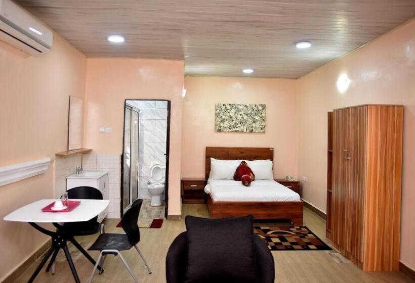 سوئیت جونیور با چشم‌انداز کوهستان, Koraf Hotels