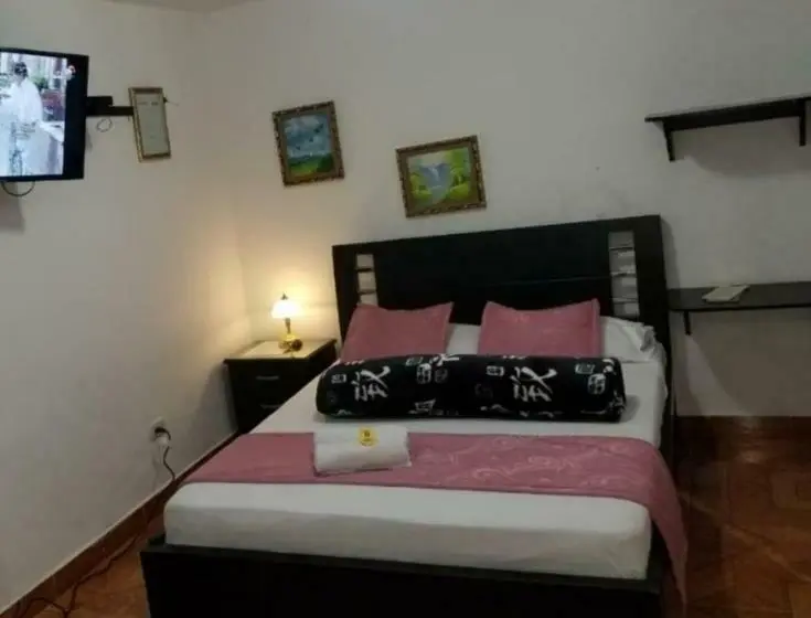 Perhehuone, Hospedaje El Buen Descanso