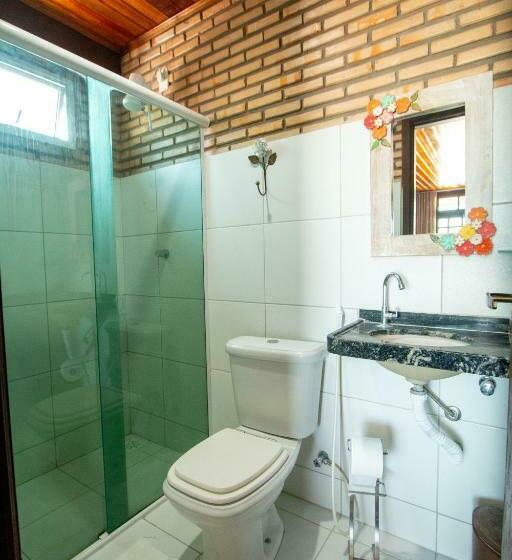 غرفة قياسية مطلّة علي البحر مزوَّدة بشُرفة, Pousada Dona Santinha