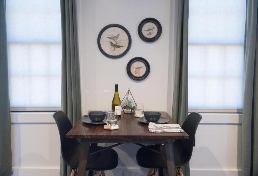 استودیوی لوکس, The Inn Downtown Portsmouth, Nh