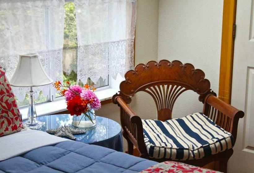 غرفة قياسية, Lost Whale Inn