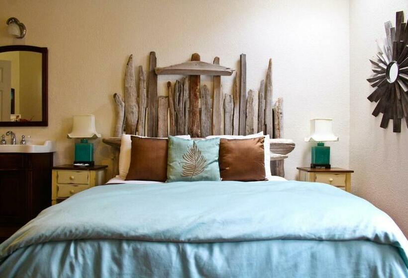 غرفة قياسية, Lost Whale Inn