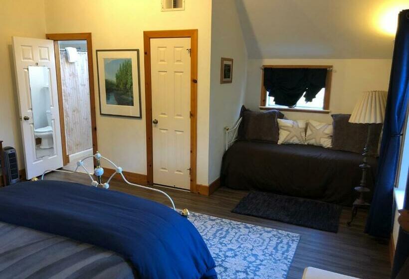 غرفة قياسية مطلّة علي الحديقة, Lost Whale Inn