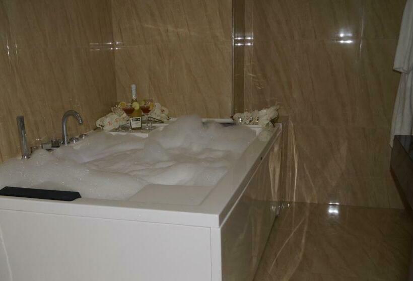 اتاق لوکس, City