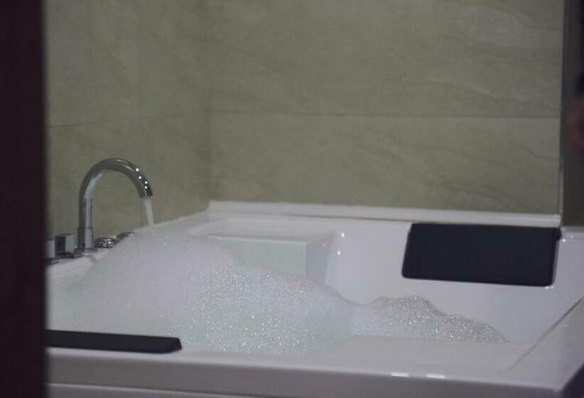 اتاق لوکس, City