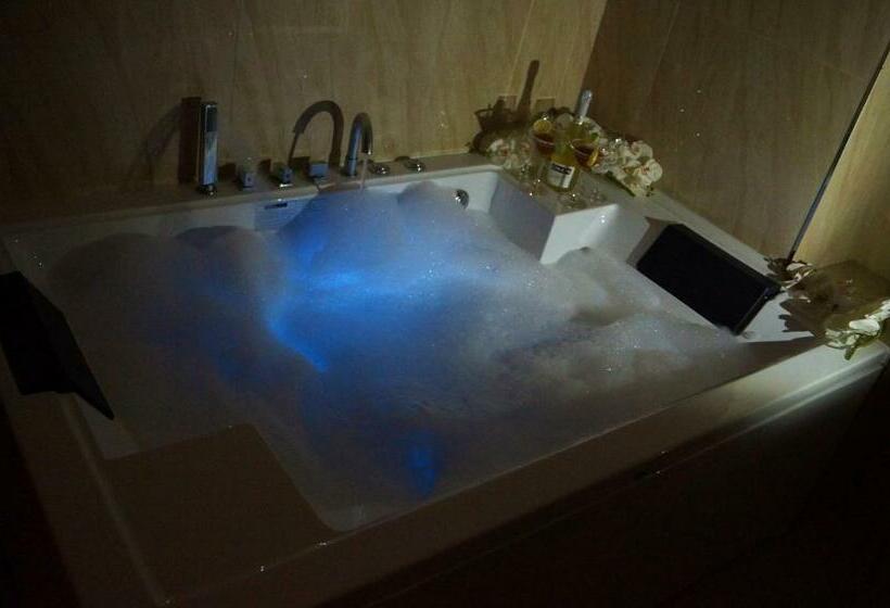 اتاق لوکس, City