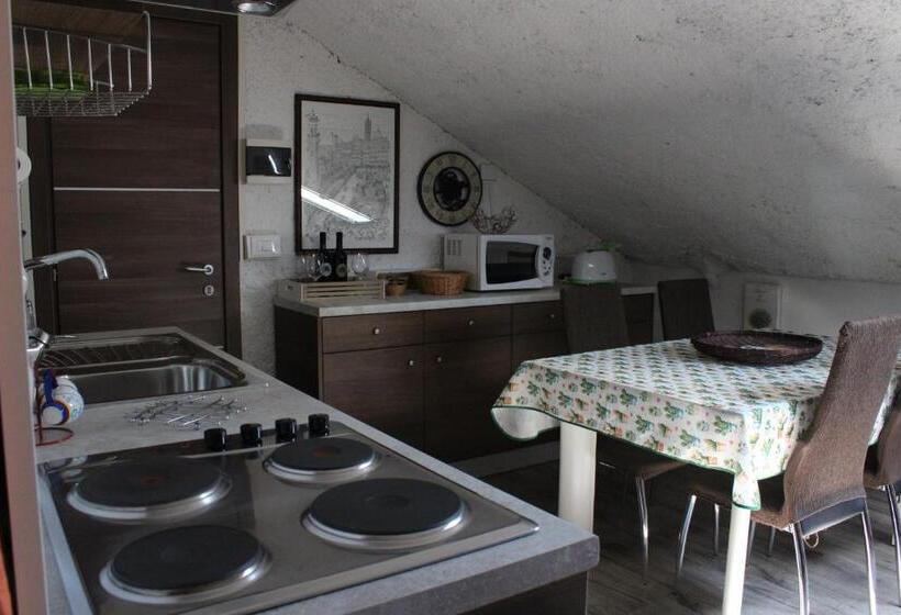 家庭工作室, Tenuta I Lecci