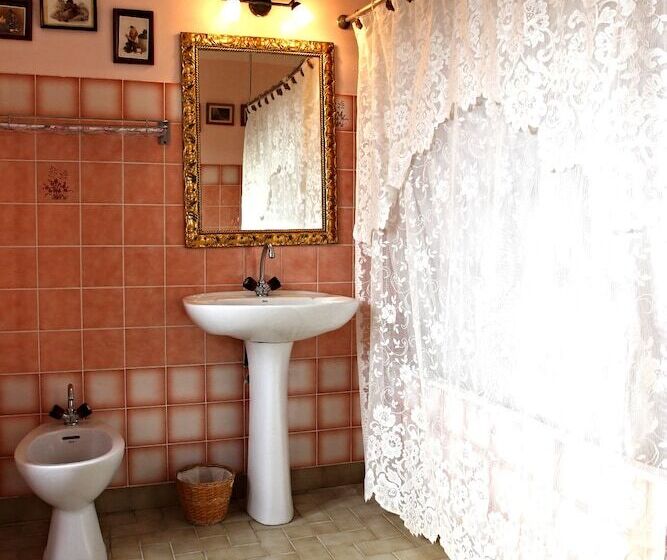 Семейные Апартаменты, The Storyteller Apartment Chateau Le Mur
